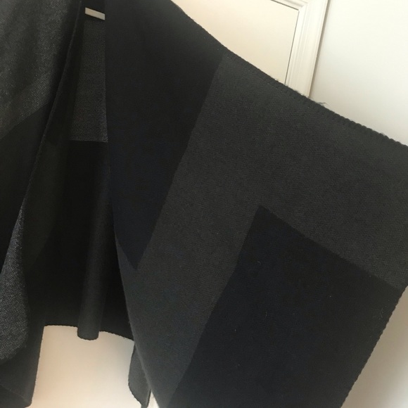 Reversible Shawl - Picture 2 of 2